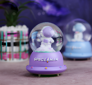 Küçük Astronot Işıklı Kar Küresi