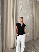 YANDAN BAĞLAMA DETAYLI KOLSUZ BLUZ - Siyah