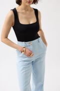 Kare Yaka Kalın Askılı Bodysuit