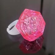 Kristal Tasarımlı Led Işıklı Pembe Yüzük