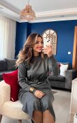 Kadın Uzun Kollu Bisiklet Yaka Yırtmaç Detay Triko Midi Boy Elbise
